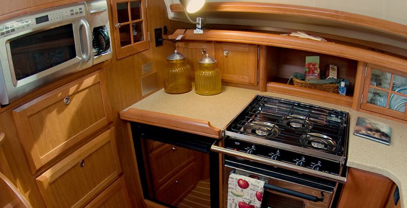 sailboat-kitchen-how-to-cook-on-a-boat