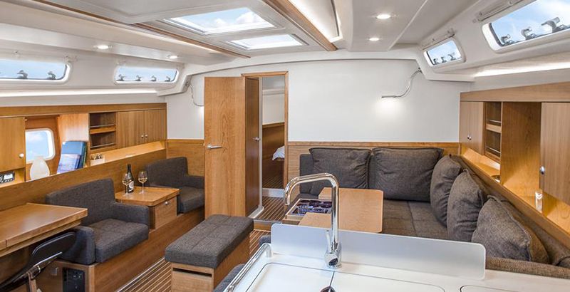 hanse-445-yacht-charter-croatia-room