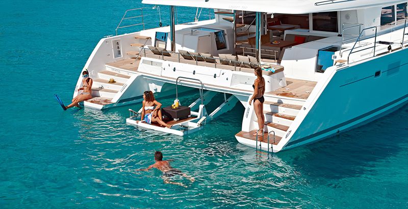what-boat-is-best-for-sailing-vacation-monohull-or-catamaran