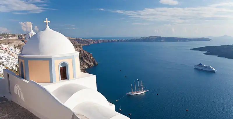 best-sailing-destinations-greece-santorini-cyclades